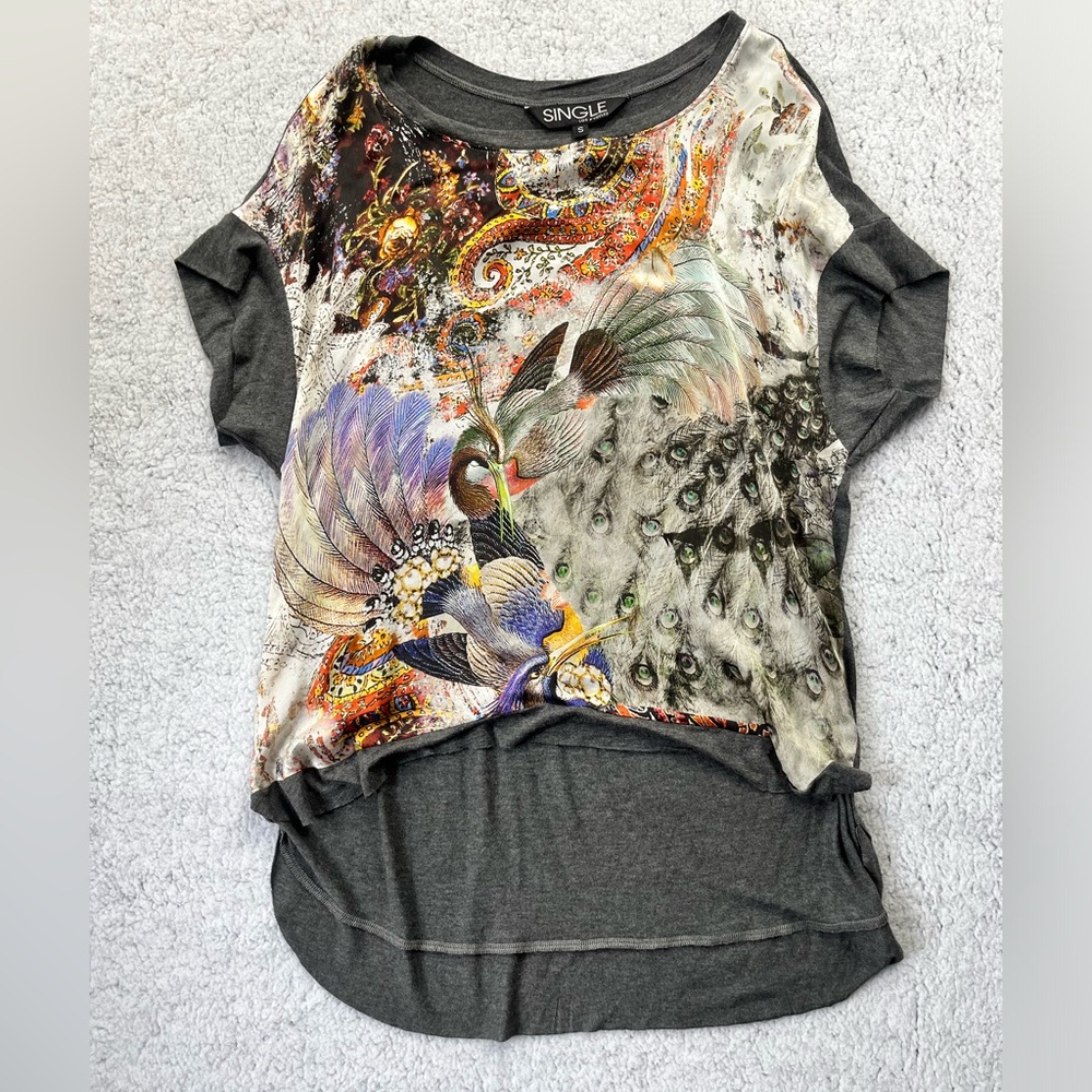 Women's SINGLE Los Angeles Gray Peacock Design Short Sleeve Tunic Size S